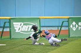 由于浓眉和詹姆斯相继受伤，导致湖人只能靠防守，而在沃格尔执教下，防守效率高达联盟第一，靠着防守维持战绩最终打进季后赛。